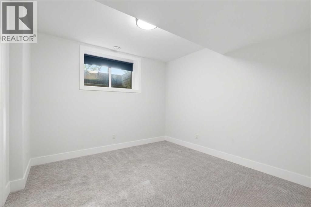 3325 42 Street SW - 40