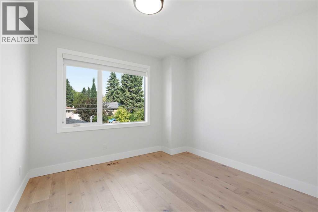 3325 42 Street SW - 31