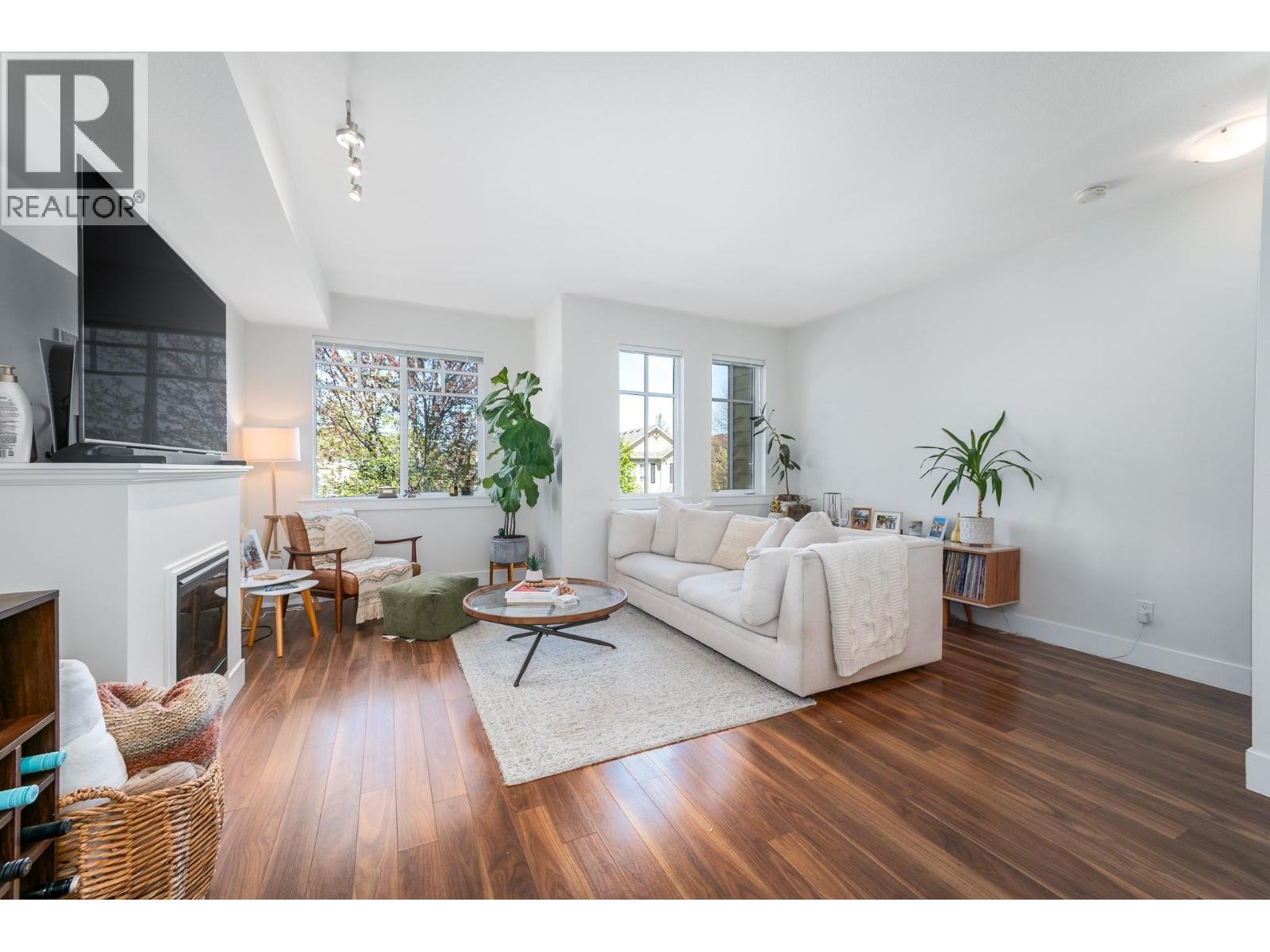 #5 433 McCarren Avenue - 3