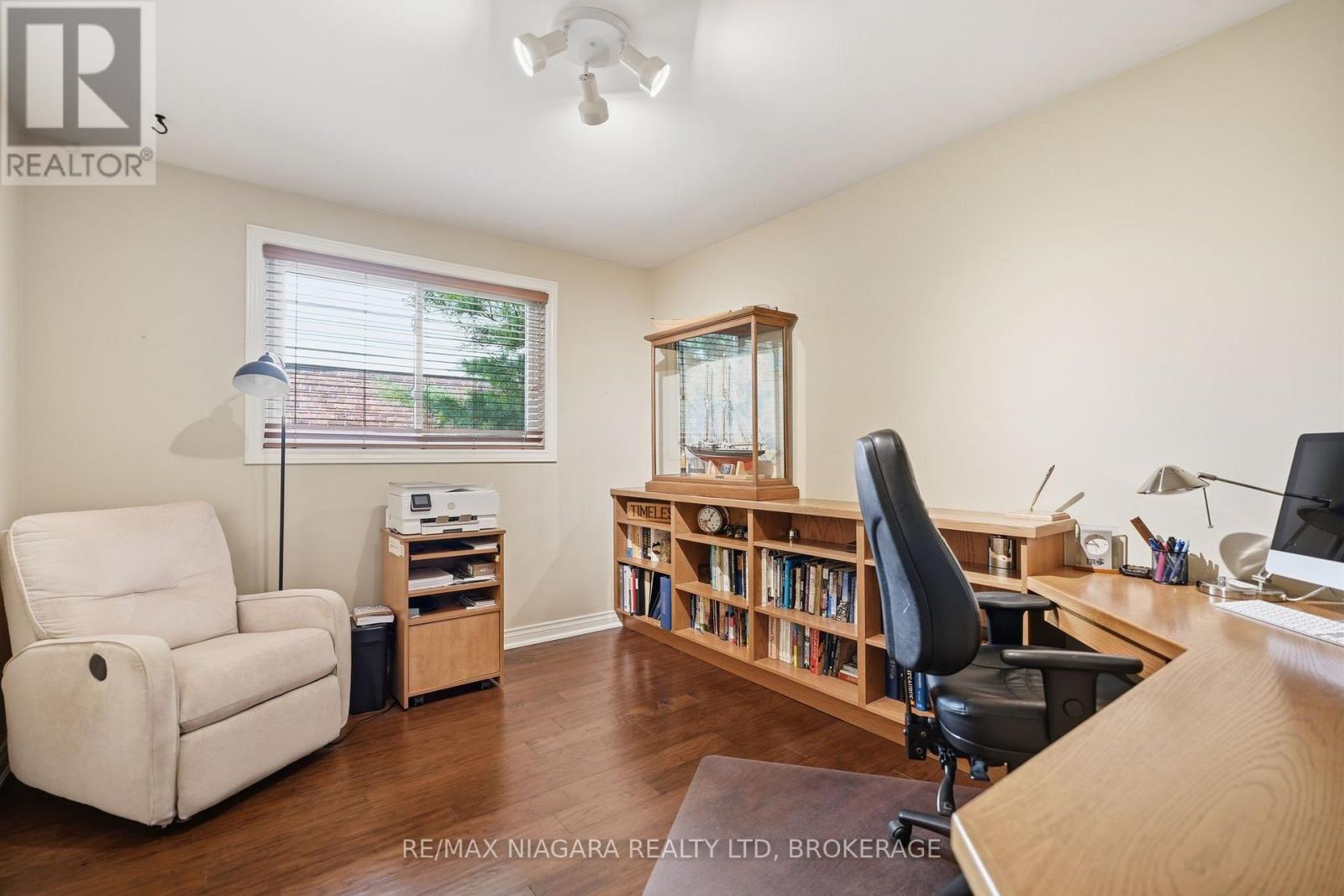 4 VISTA DRIVE - 21