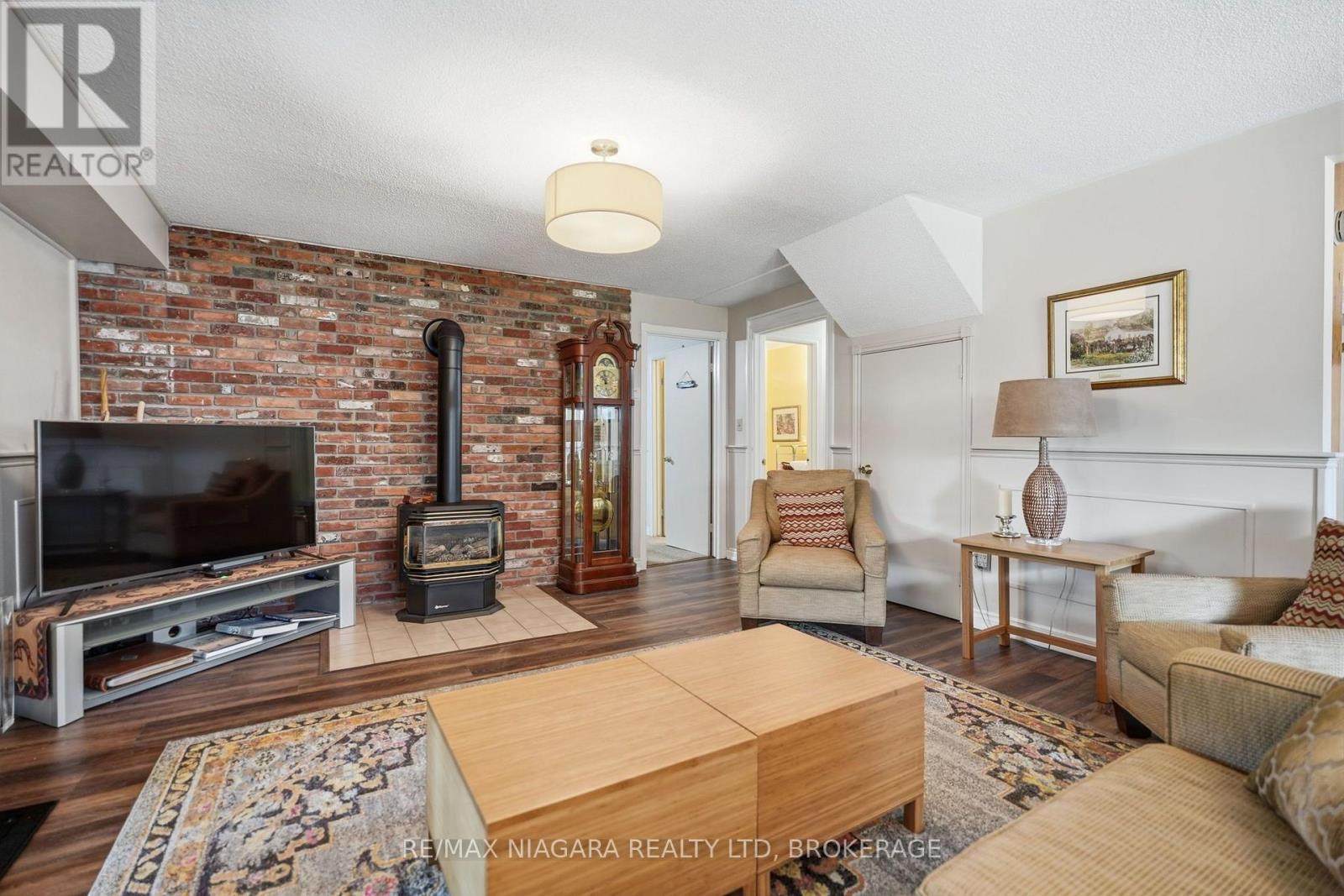 4 VISTA DRIVE - 24