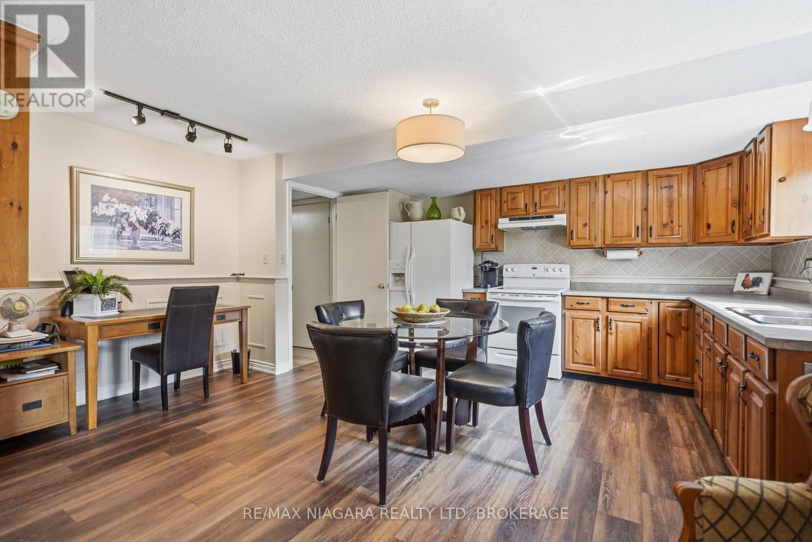 4 VISTA DRIVE - 25