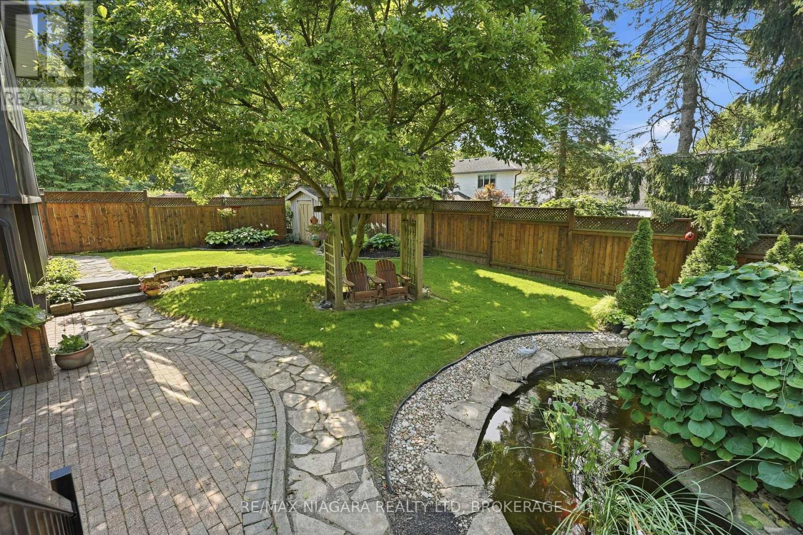 4 VISTA DRIVE - 32