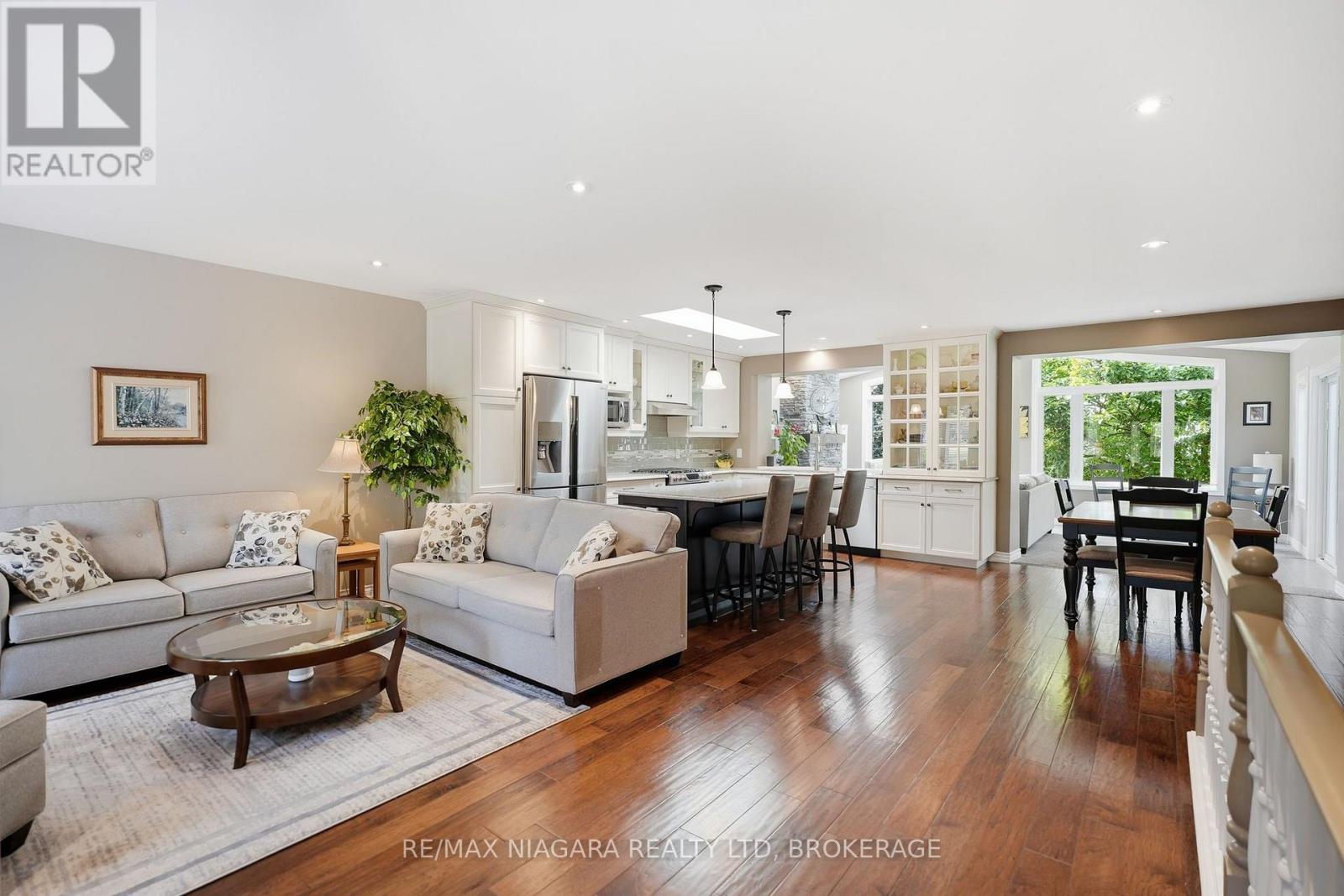 4 VISTA DRIVE - 4