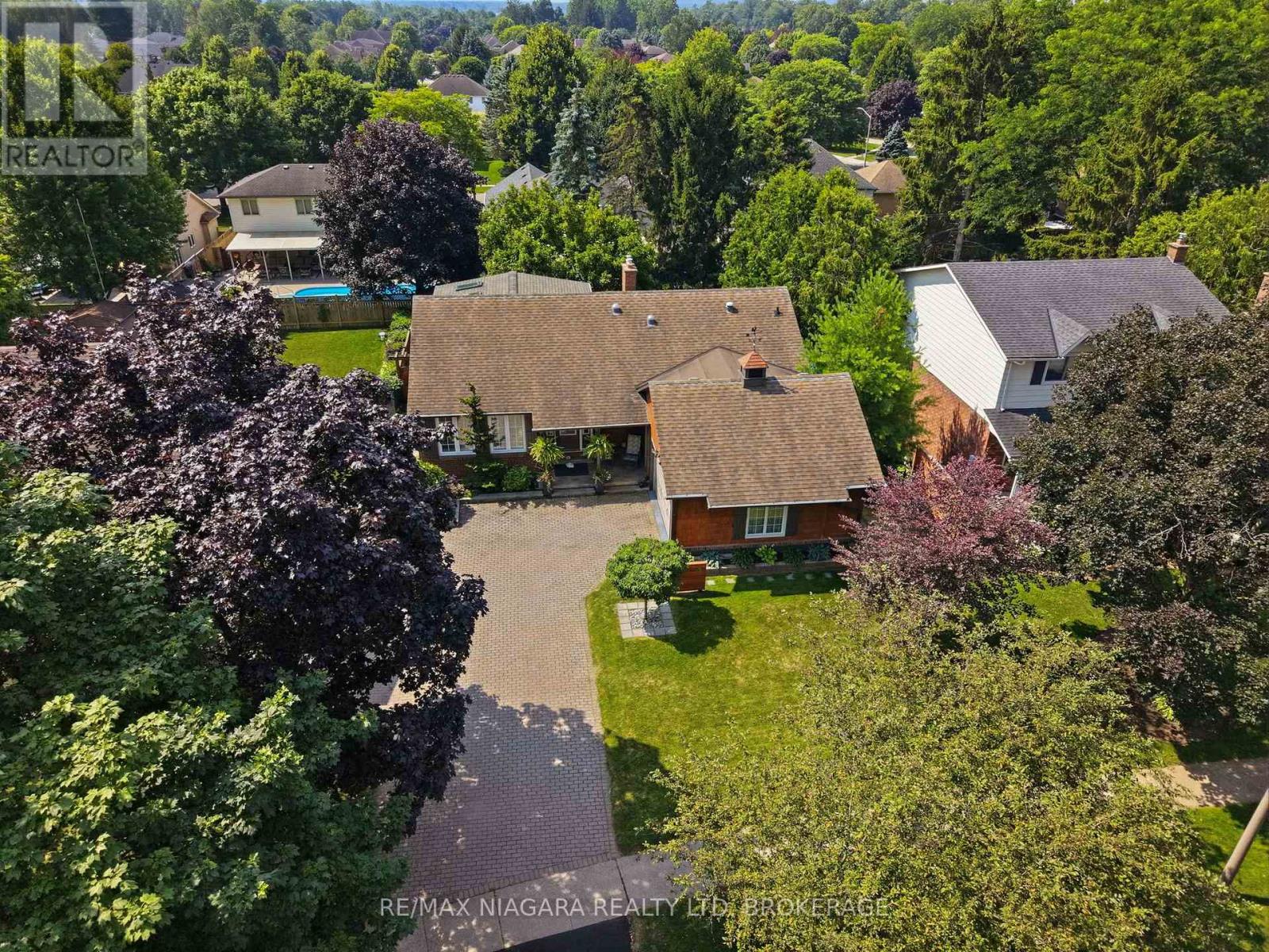 4 VISTA DRIVE - 40