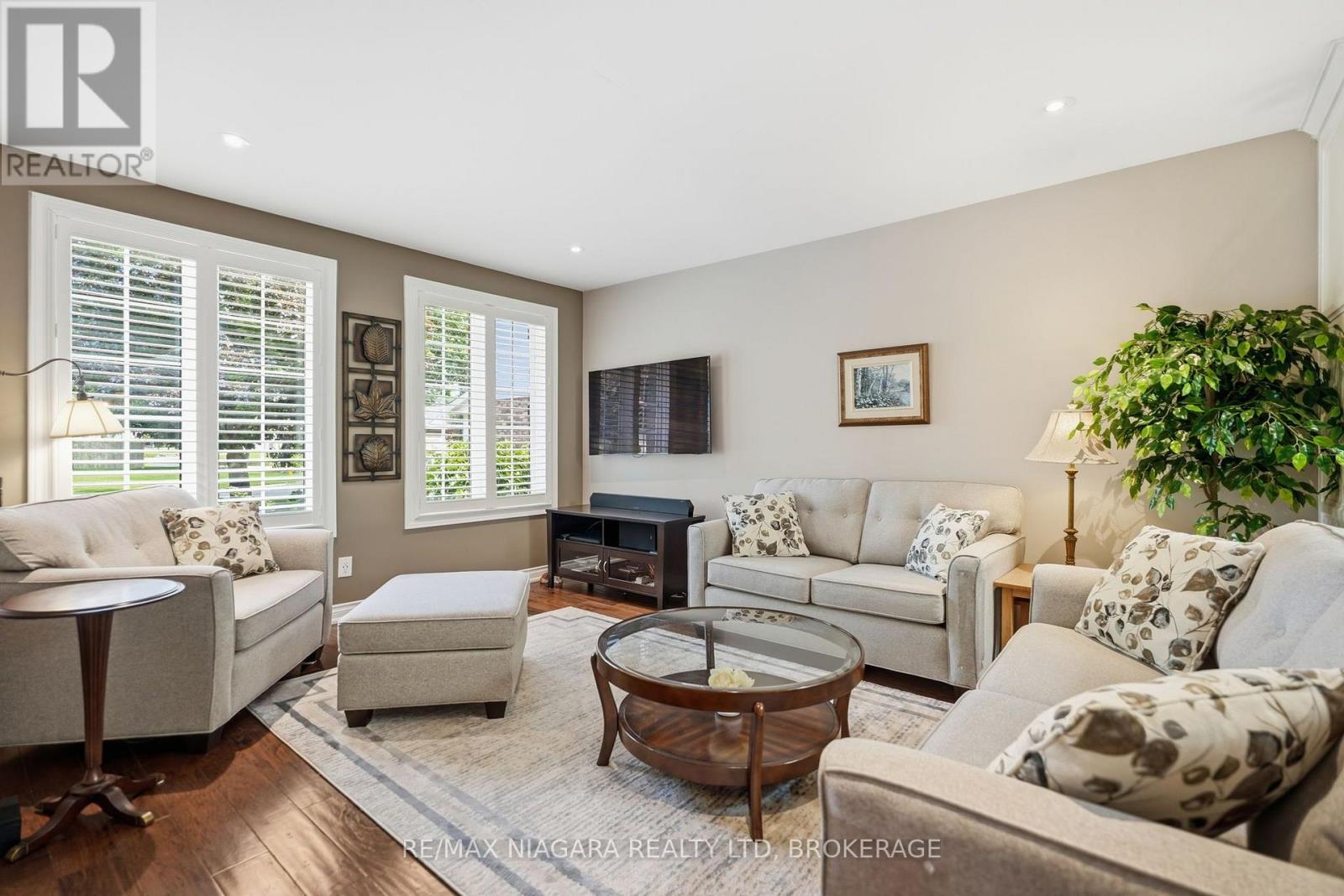 4 VISTA DRIVE - 5