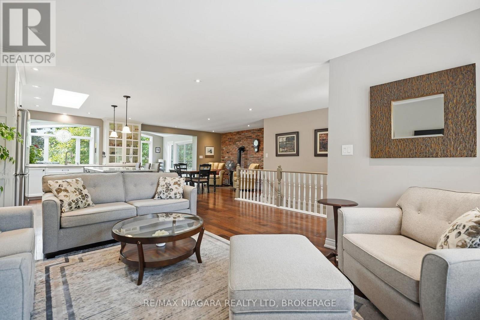 4 VISTA DRIVE - 6