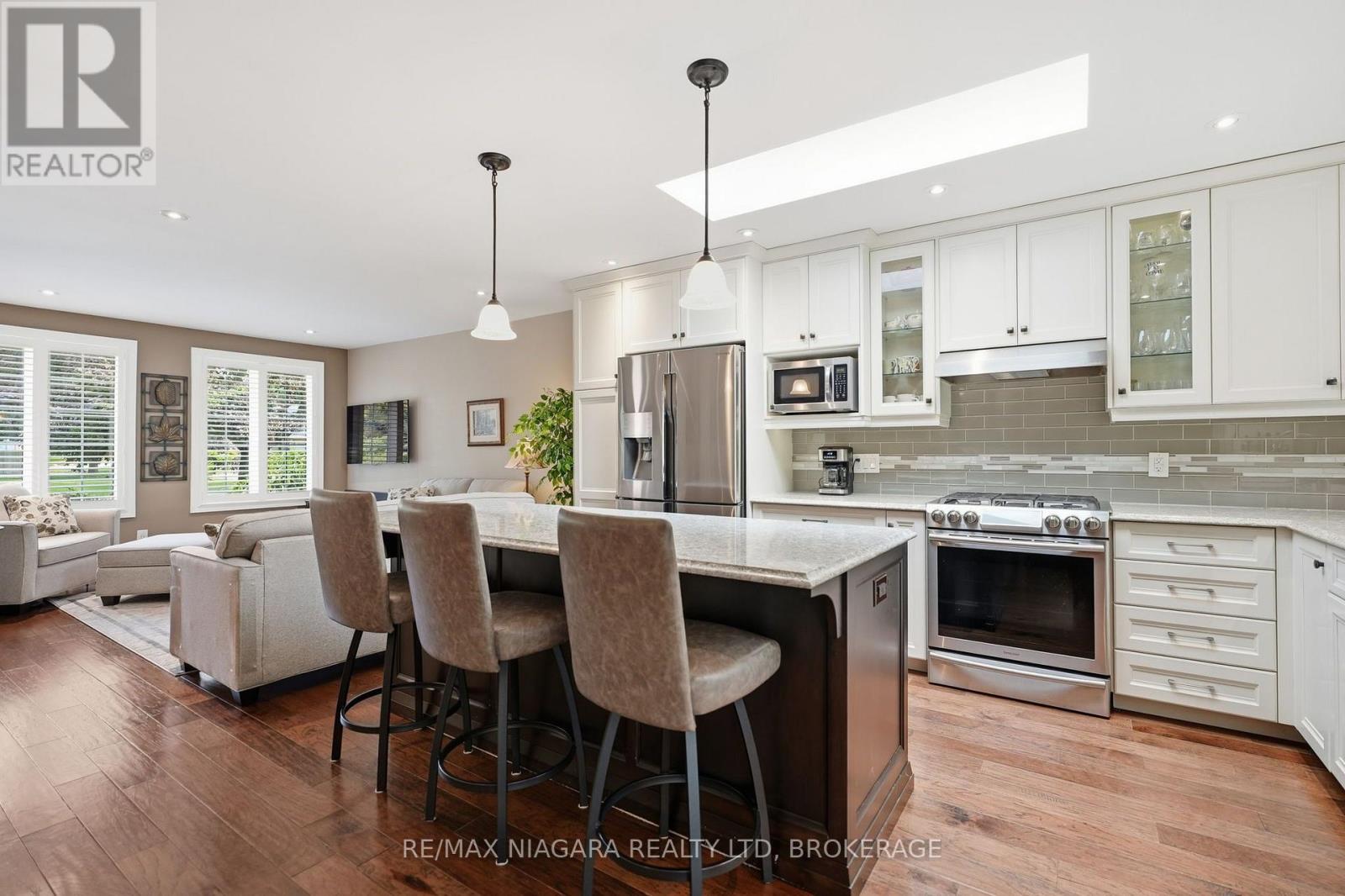 4 VISTA DRIVE - 8