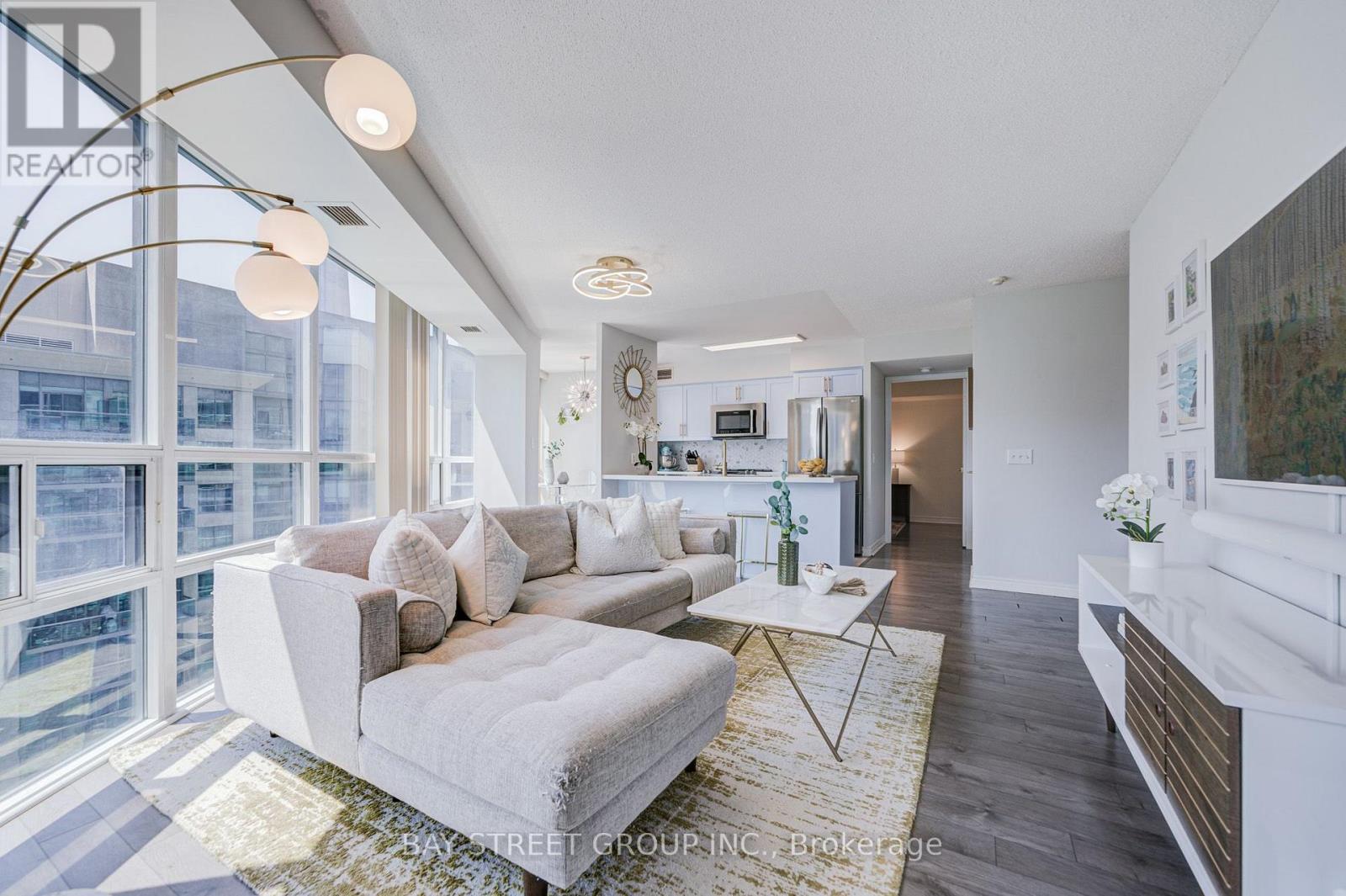 #1811 30 GRAND TRUNK CRESCENT - Image 15