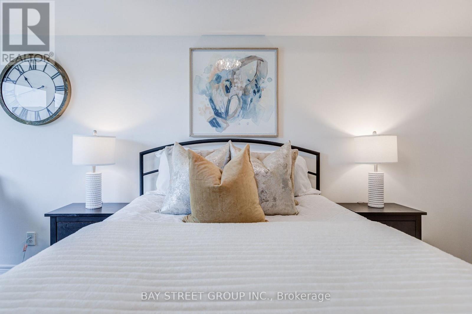 #1811 30 GRAND TRUNK CRESCENT - Image 18