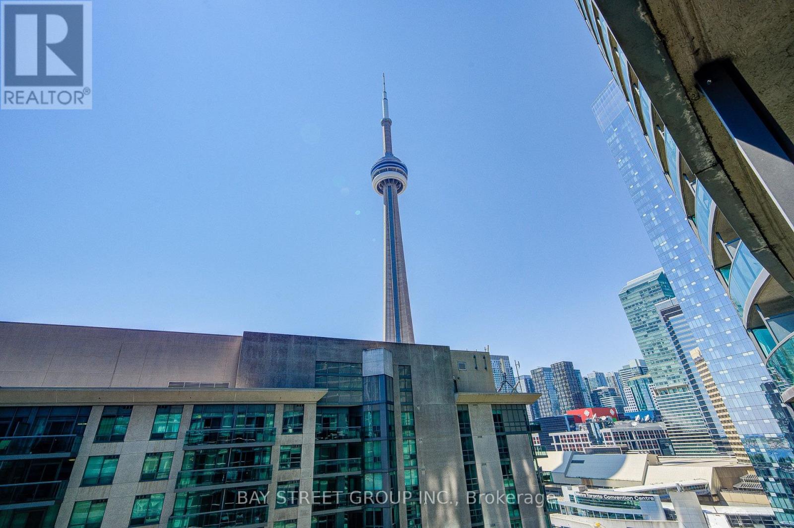 #1811 30 GRAND TRUNK CRESCENT - Image 24