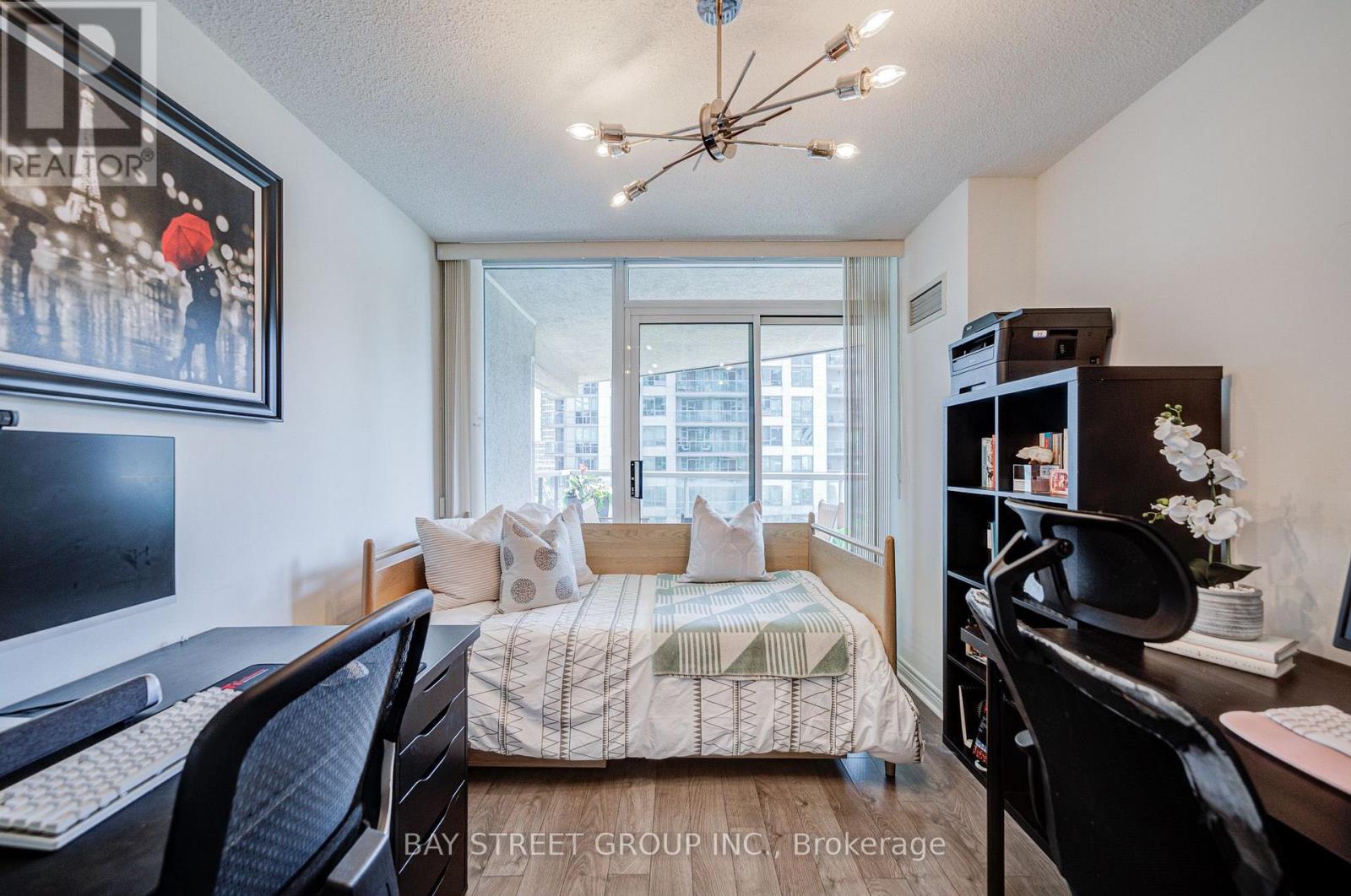 #1811 30 GRAND TRUNK CRESCENT - Image 26