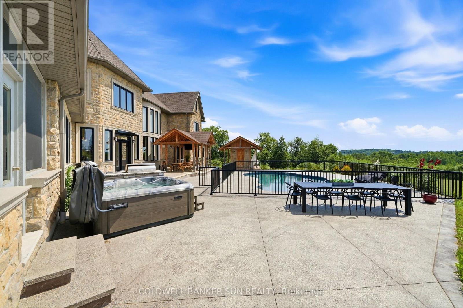 761 FOSTER DRIVE - 44
