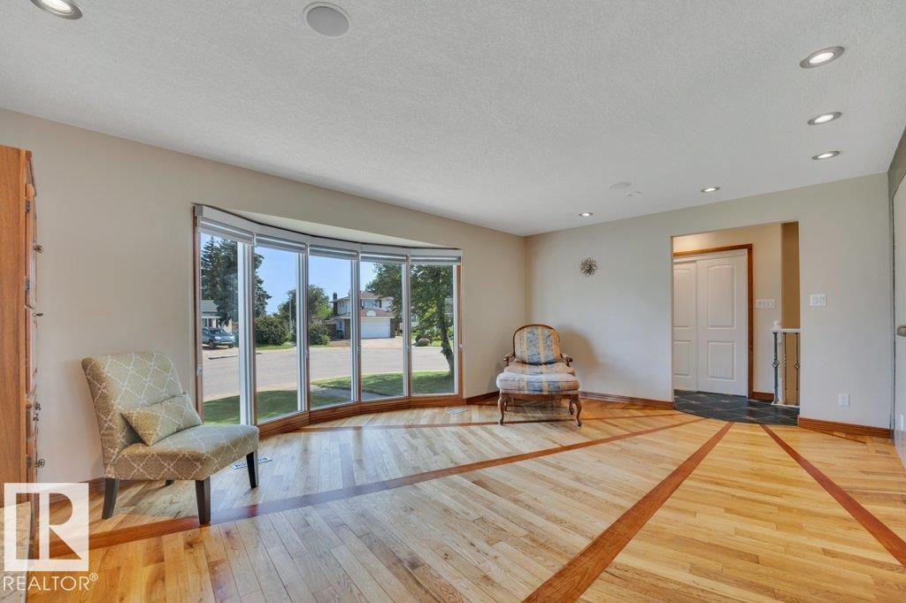 6960 21 AV NW - 10