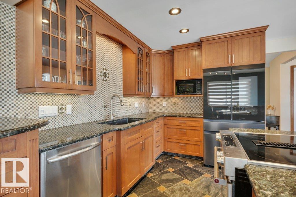 6960 21 AV NW - 17
