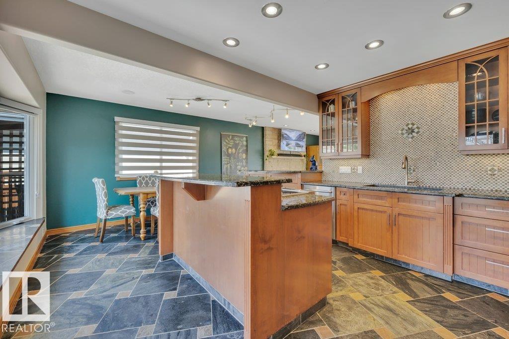 6960 21 AV NW - 19