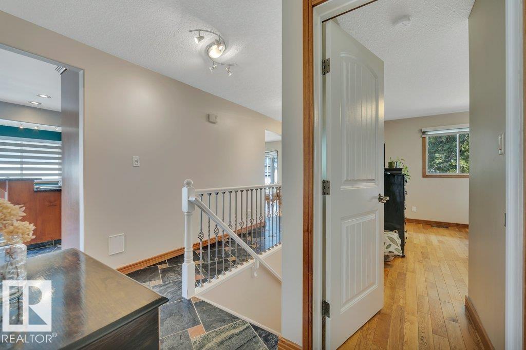 6960 21 AV NW - 22