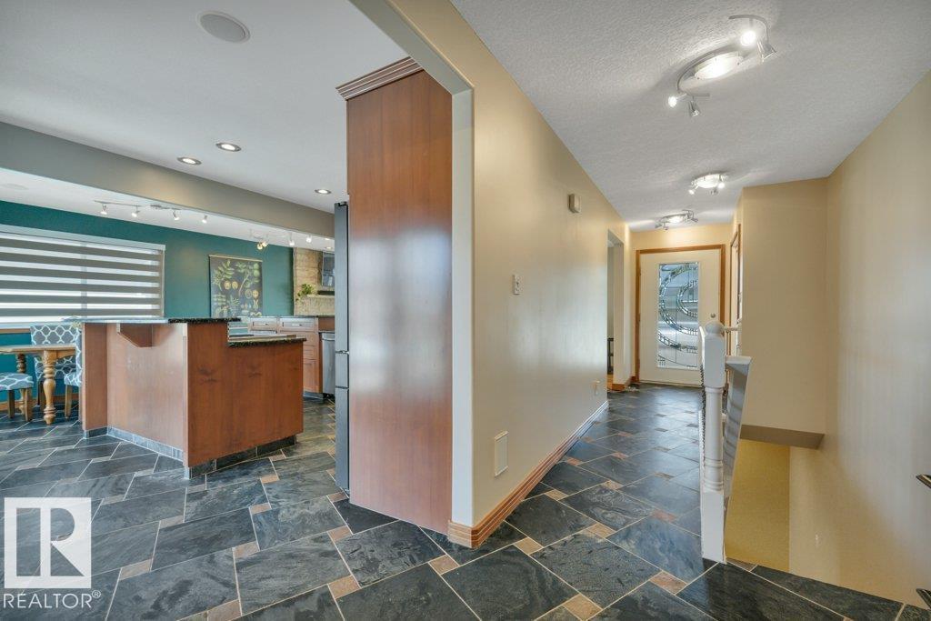 6960 21 AV NW - 36