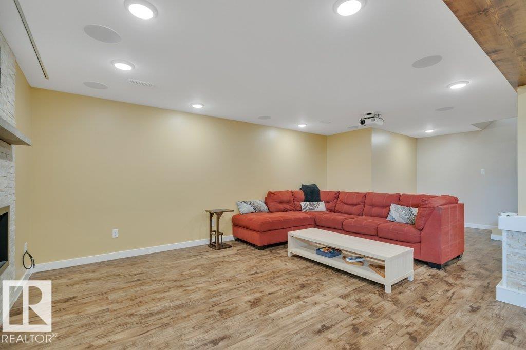 6960 21 AV NW - 40