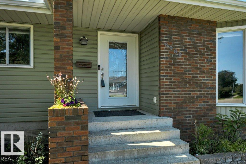 6960 21 AV NW - 6