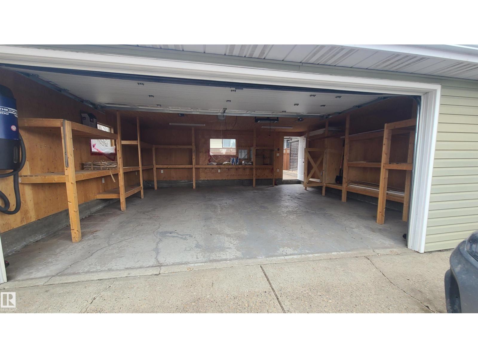 6960 21 AV NW - 66