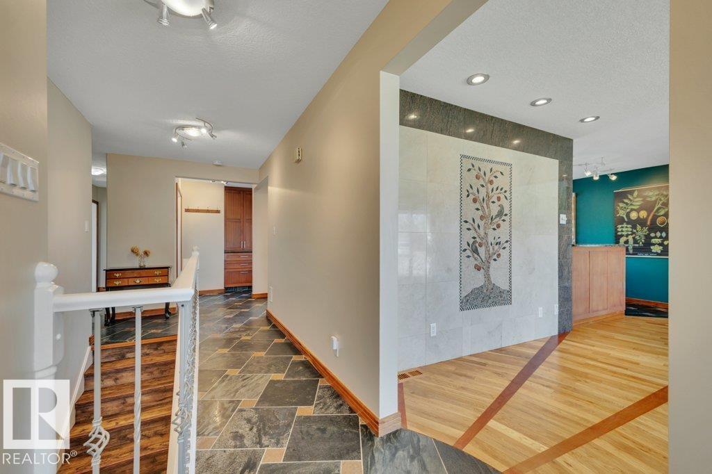 6960 21 AV NW - 8