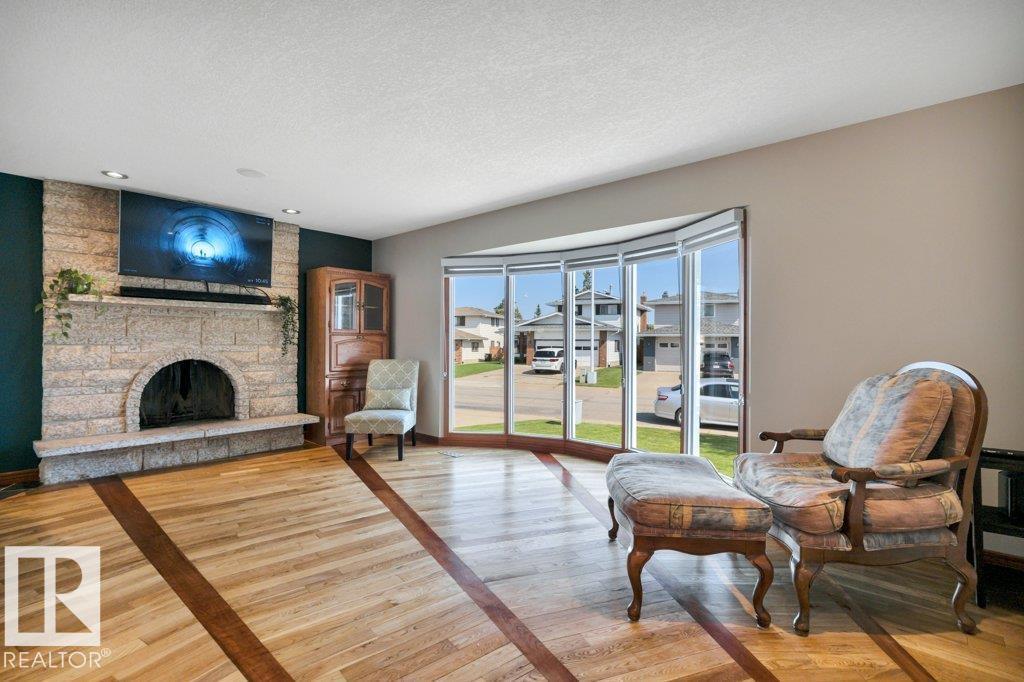 6960 21 AV NW - 9
