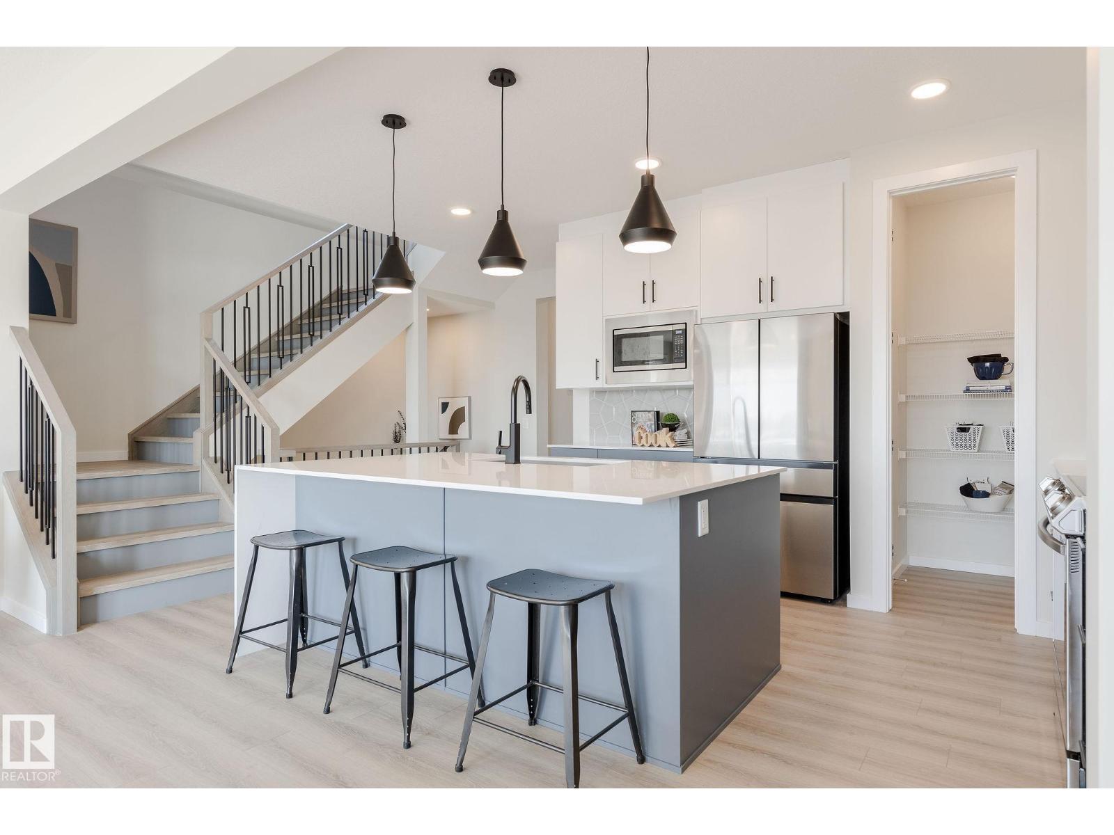 81 Rosa Crescent - 2