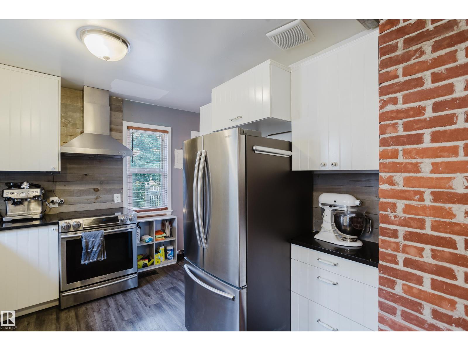 10623 76 AV NW - 13