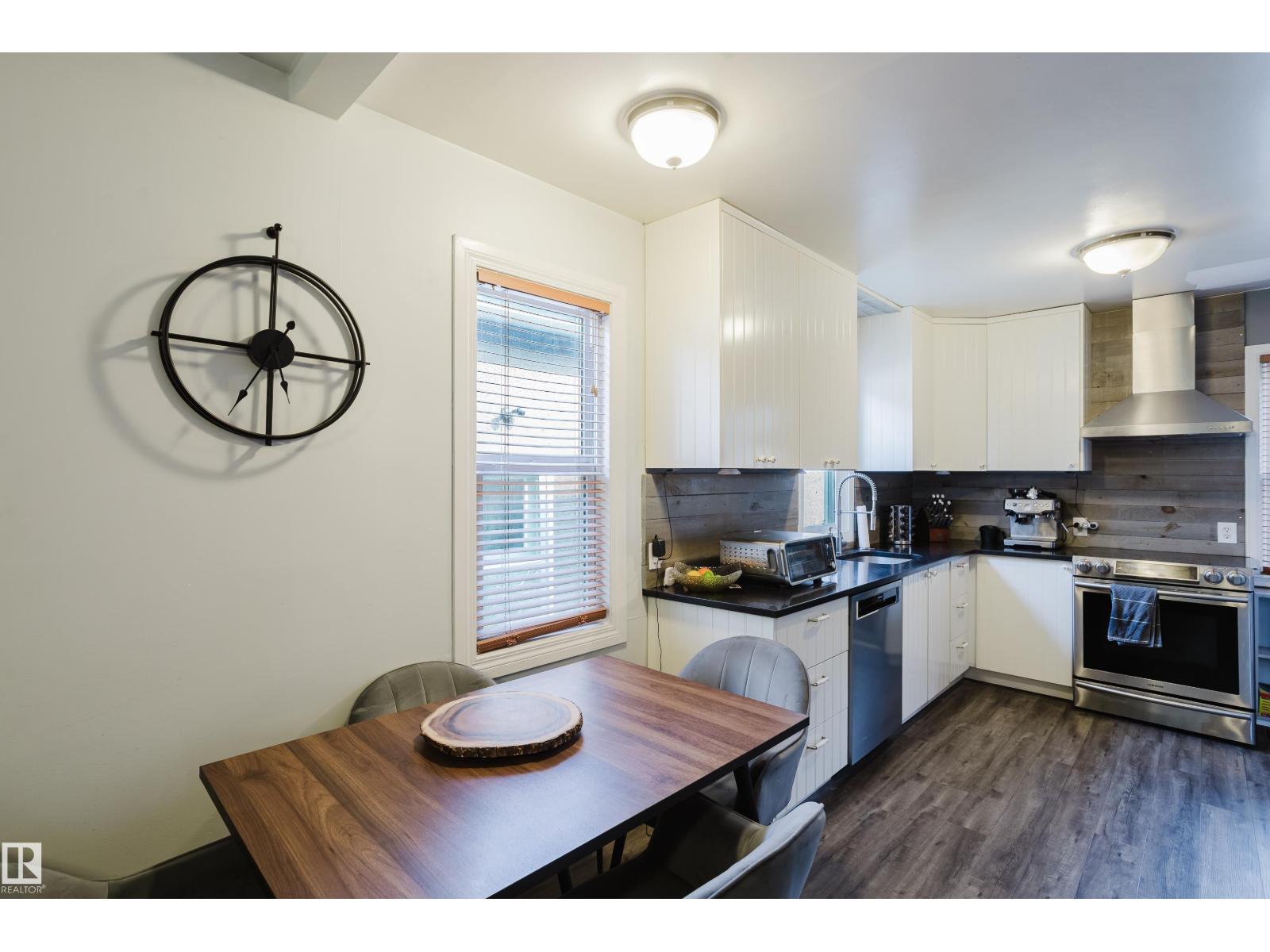 10623 76 AV NW - 9