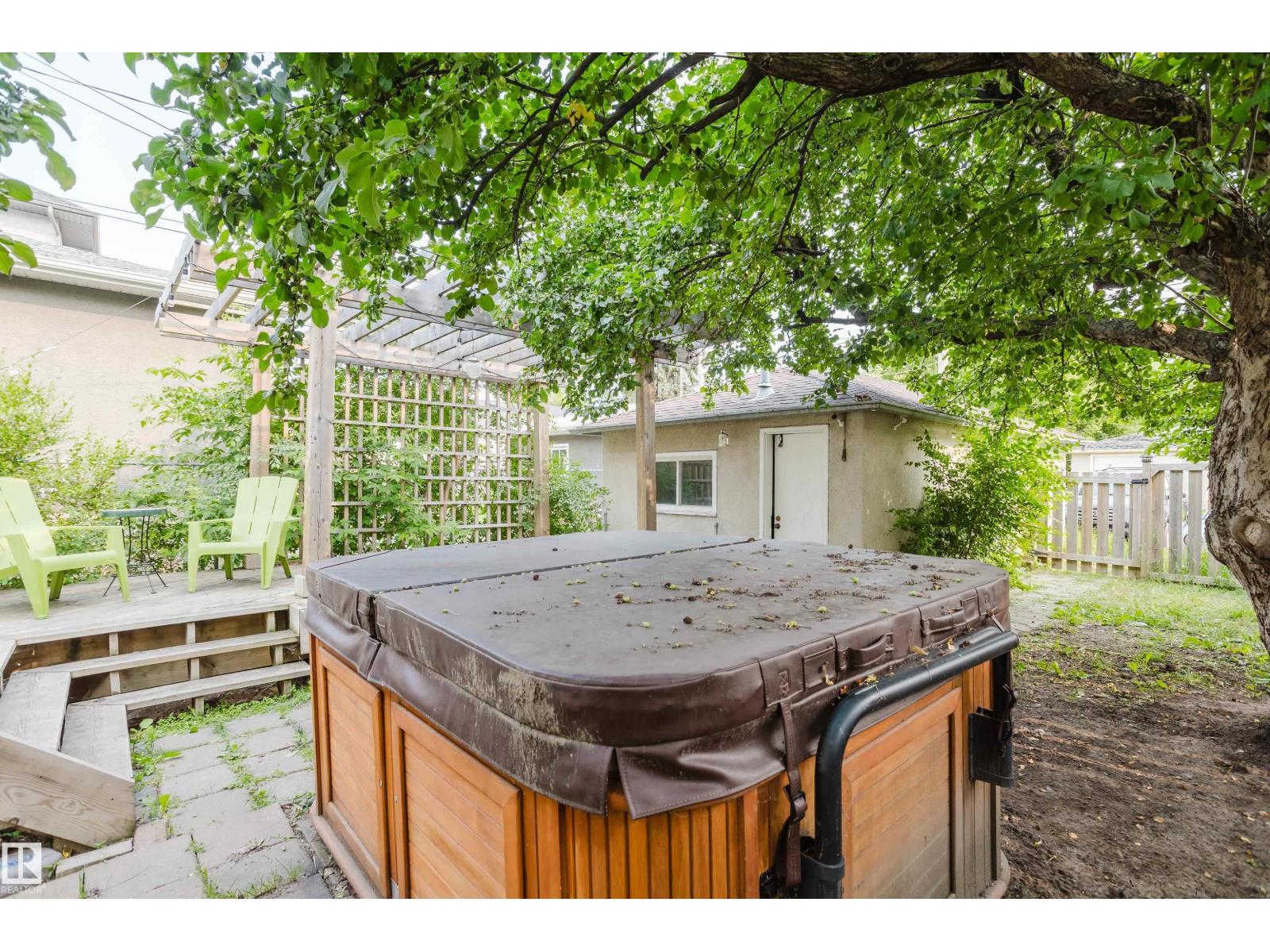 10623 76 AV NW - 44