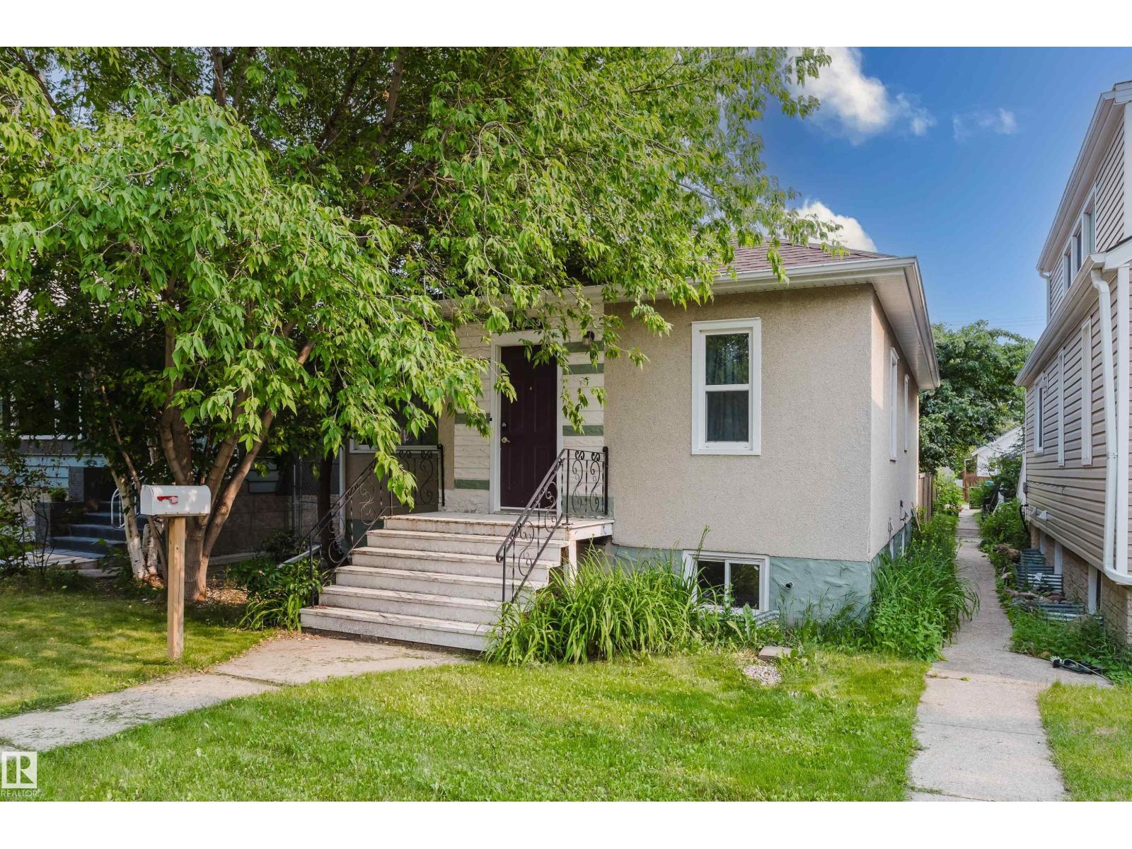 10623 76 AV NW - 50