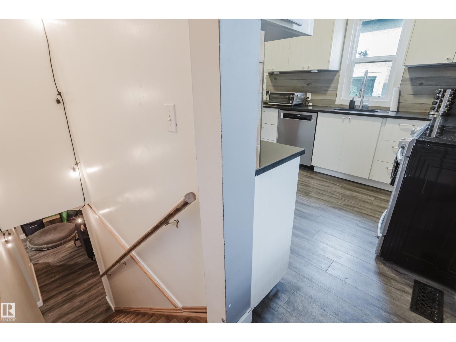 10623 76 AV NW - 27