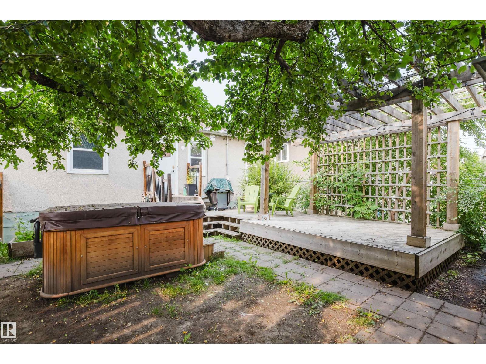 10623 76 AV NW - 43