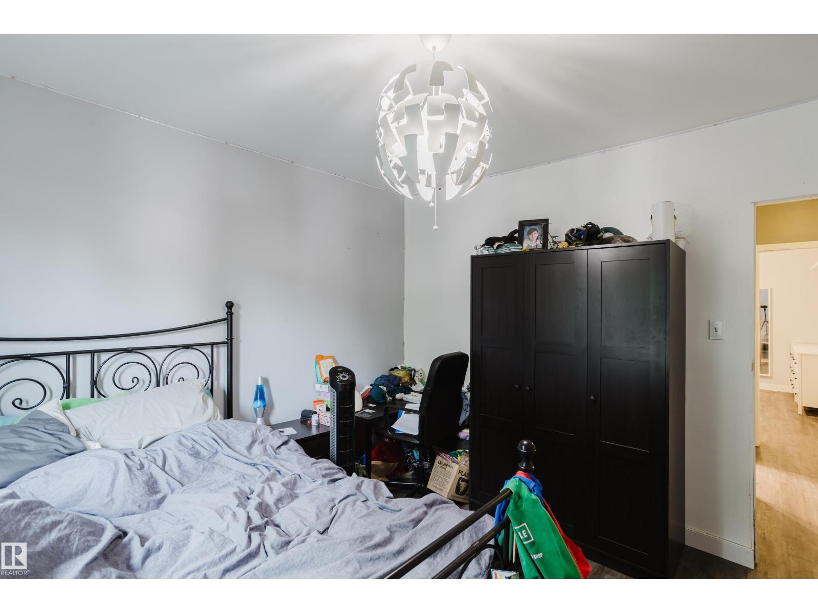 10623 76 AV NW - 26