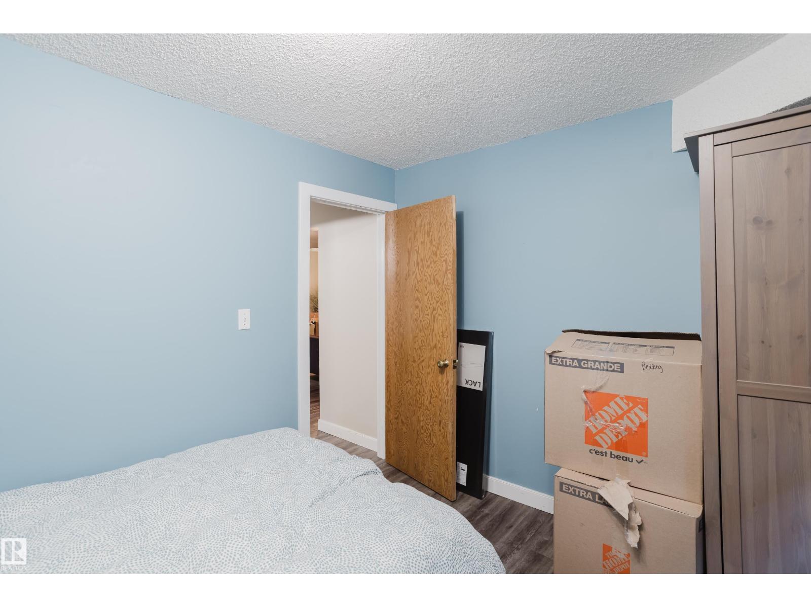 10623 76 AV NW - 37
