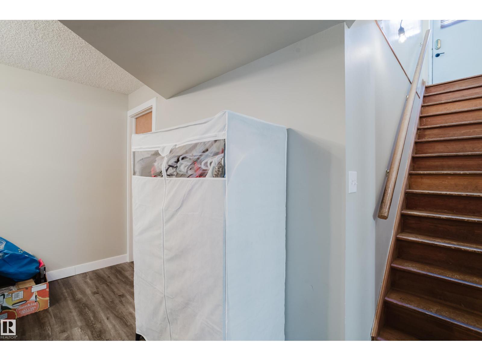 10623 76 AV NW - 28