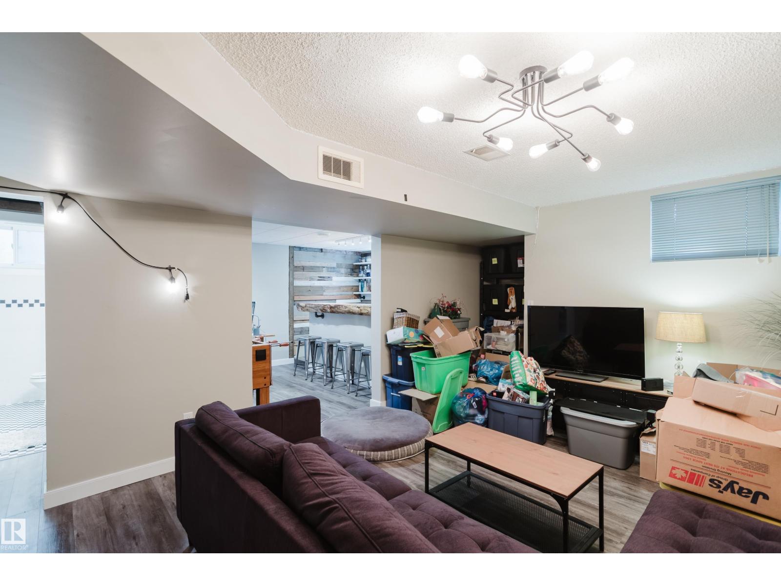 10623 76 AV NW - 30