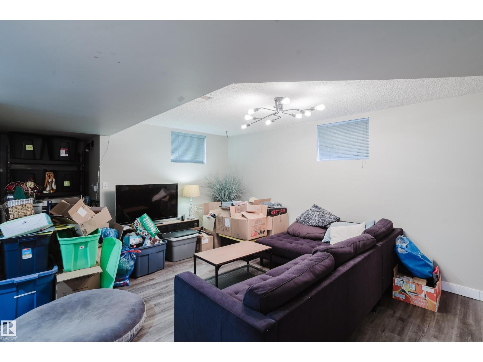 10623 76 AV NW - 29