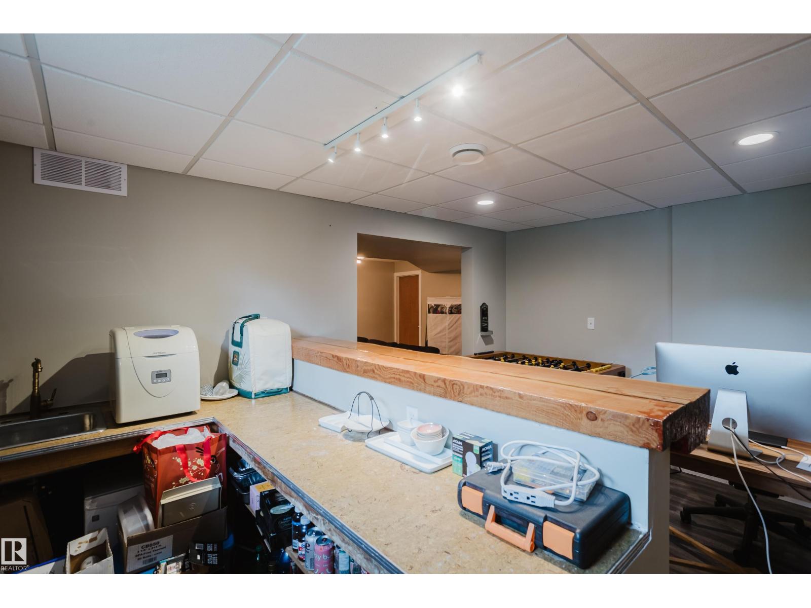 10623 76 AV NW - 34