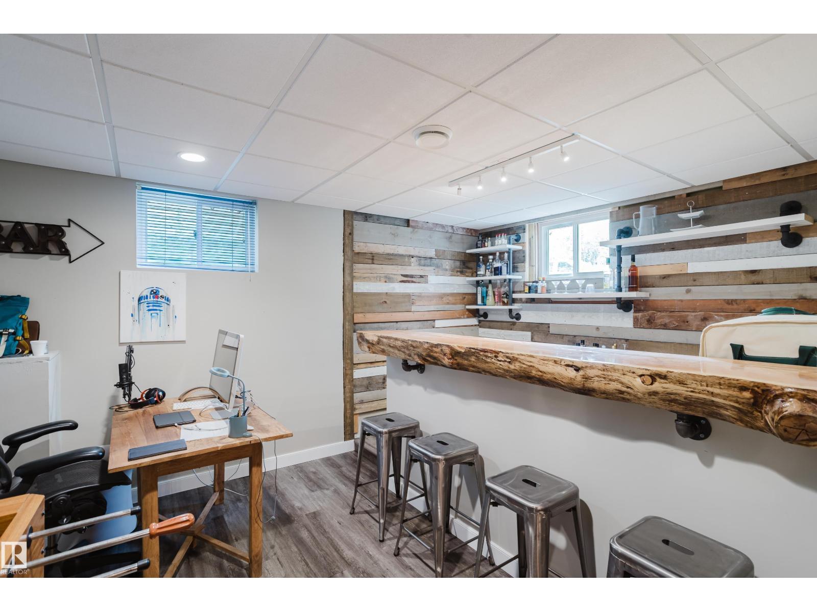 10623 76 AV NW - 32