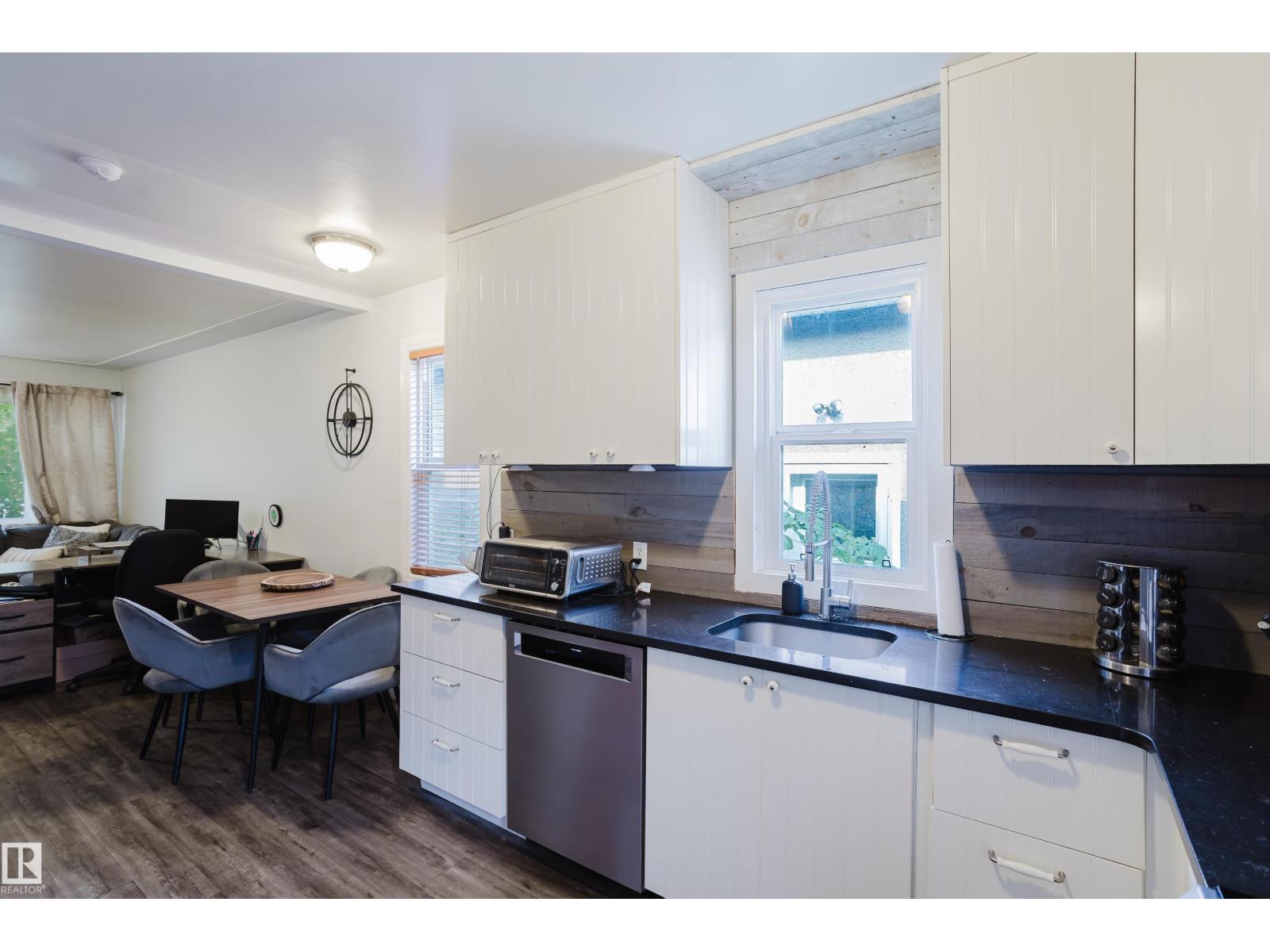 10623 76 AV NW - 15