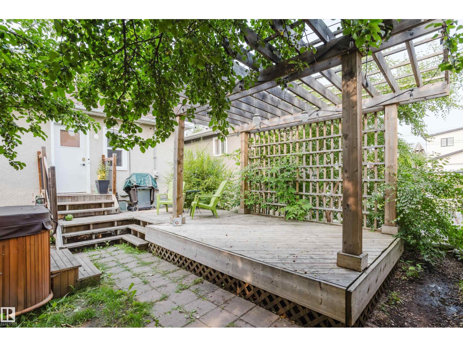 10623 76 AV NW - 46