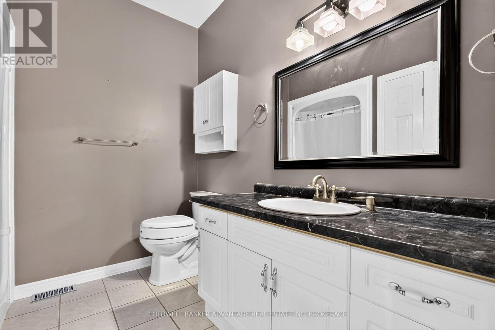 #1 5595 DRUMMOND ROAD - 10