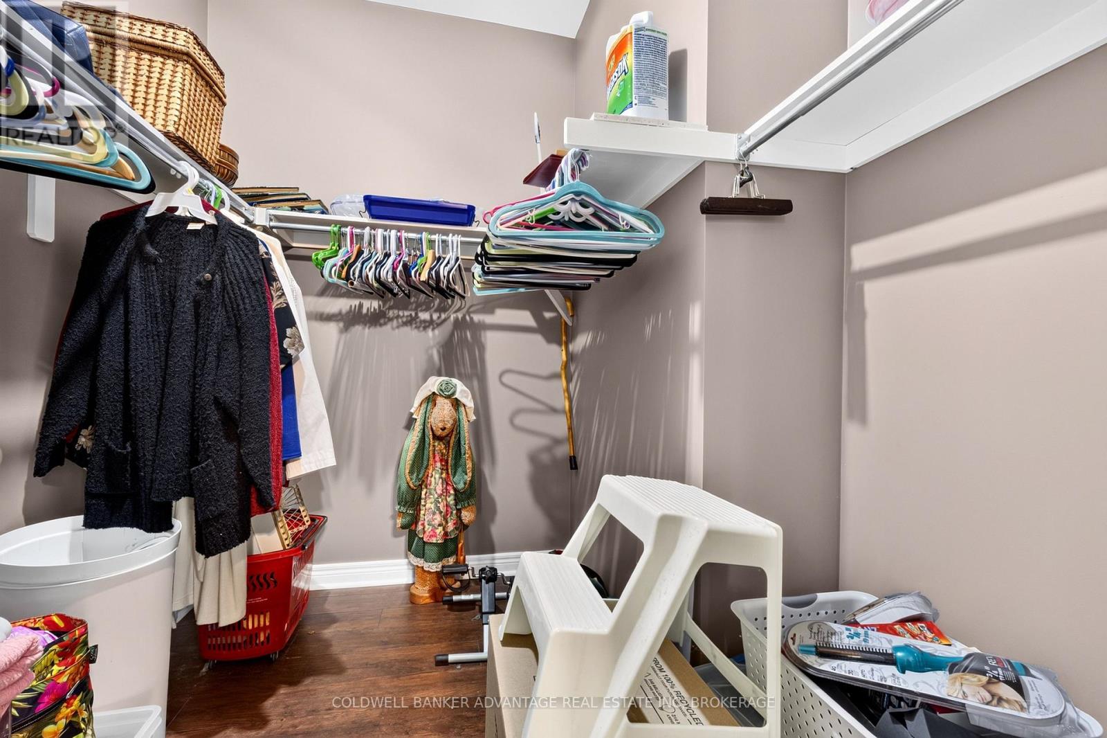 #1 5595 DRUMMOND ROAD - 11