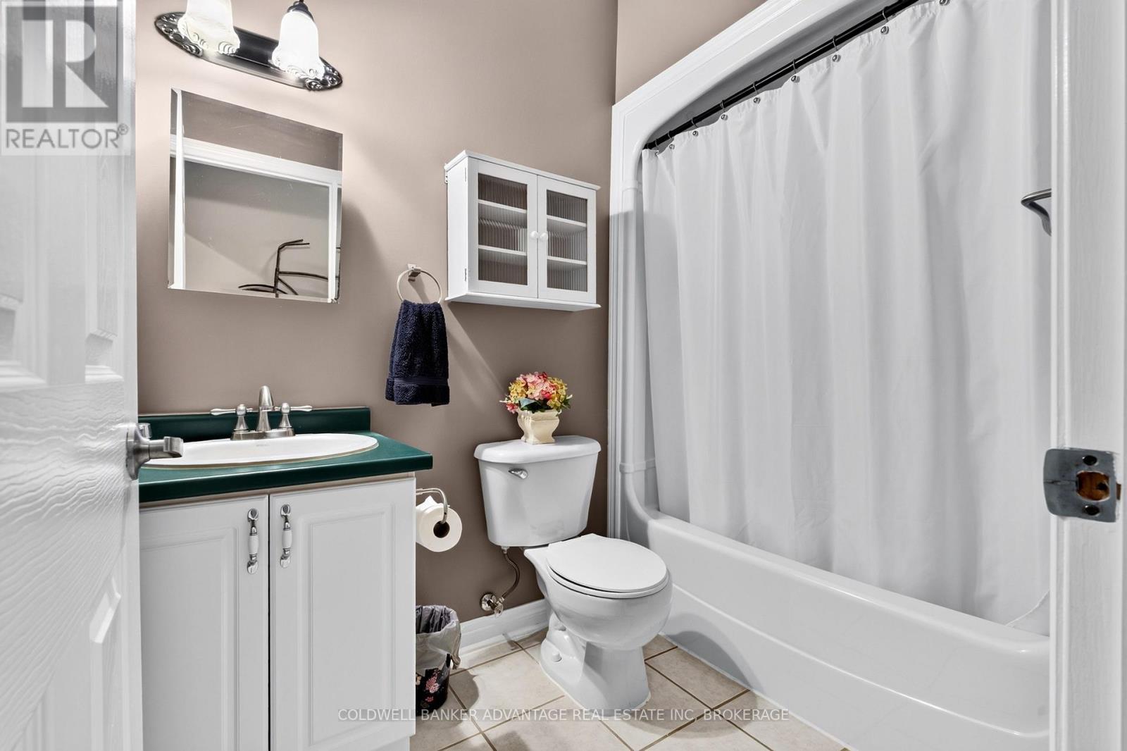 #1 5595 DRUMMOND ROAD - 12
