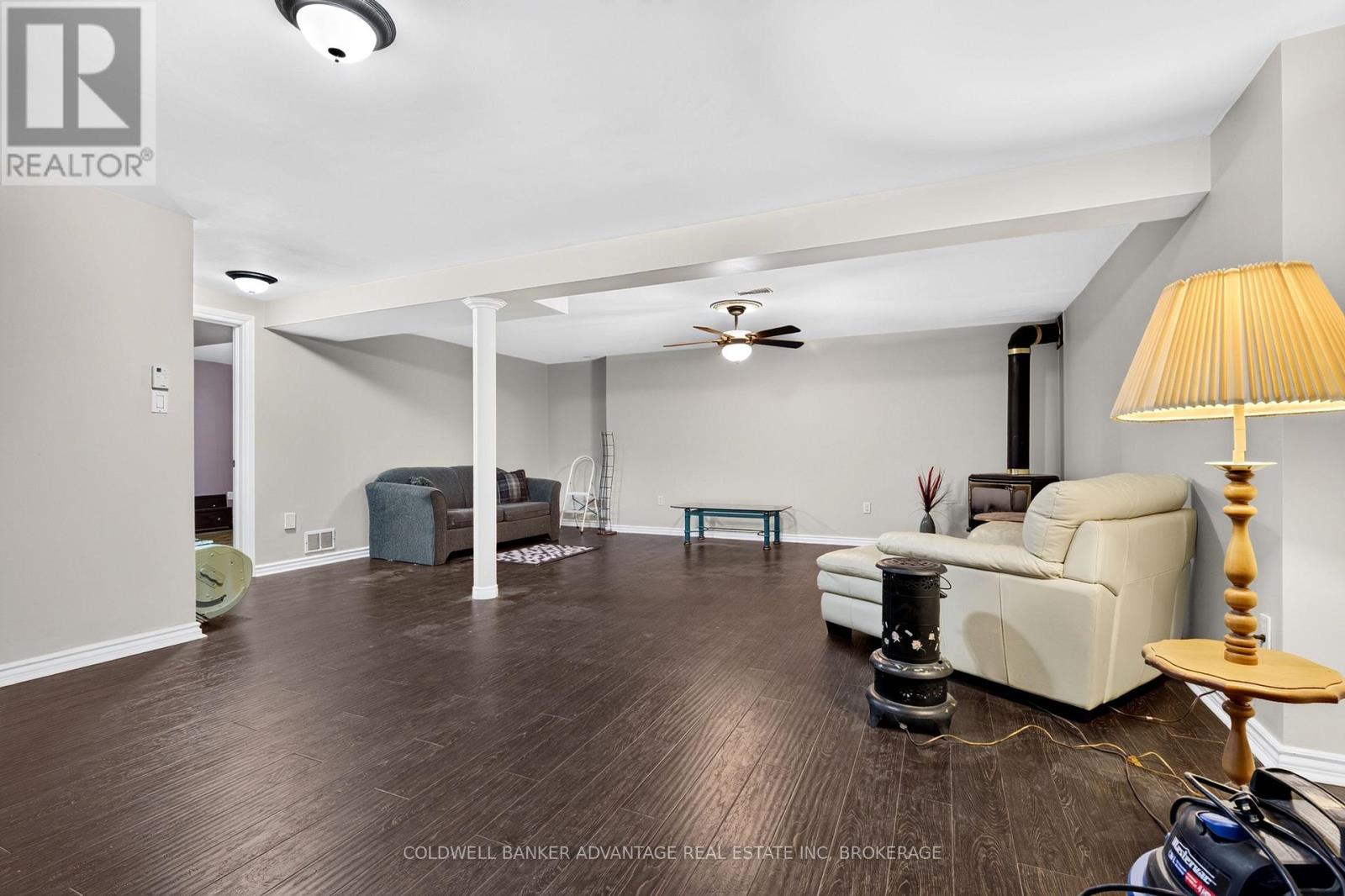 #1 5595 DRUMMOND ROAD - 15
