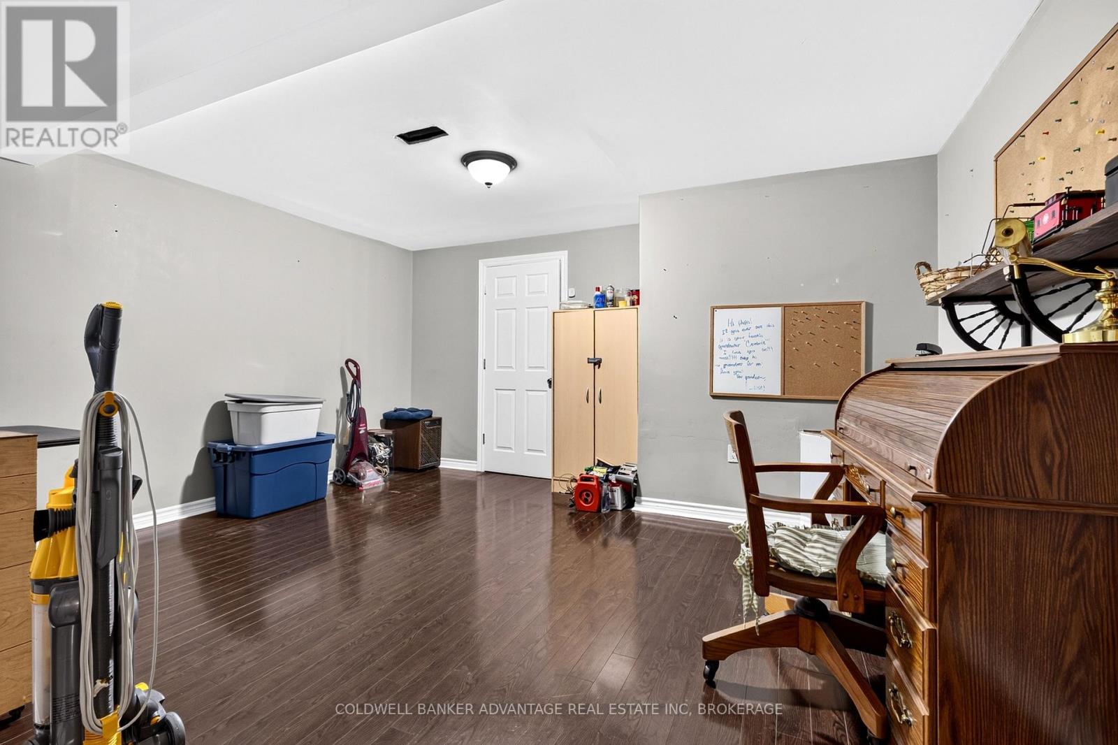 #1 5595 DRUMMOND ROAD - 19