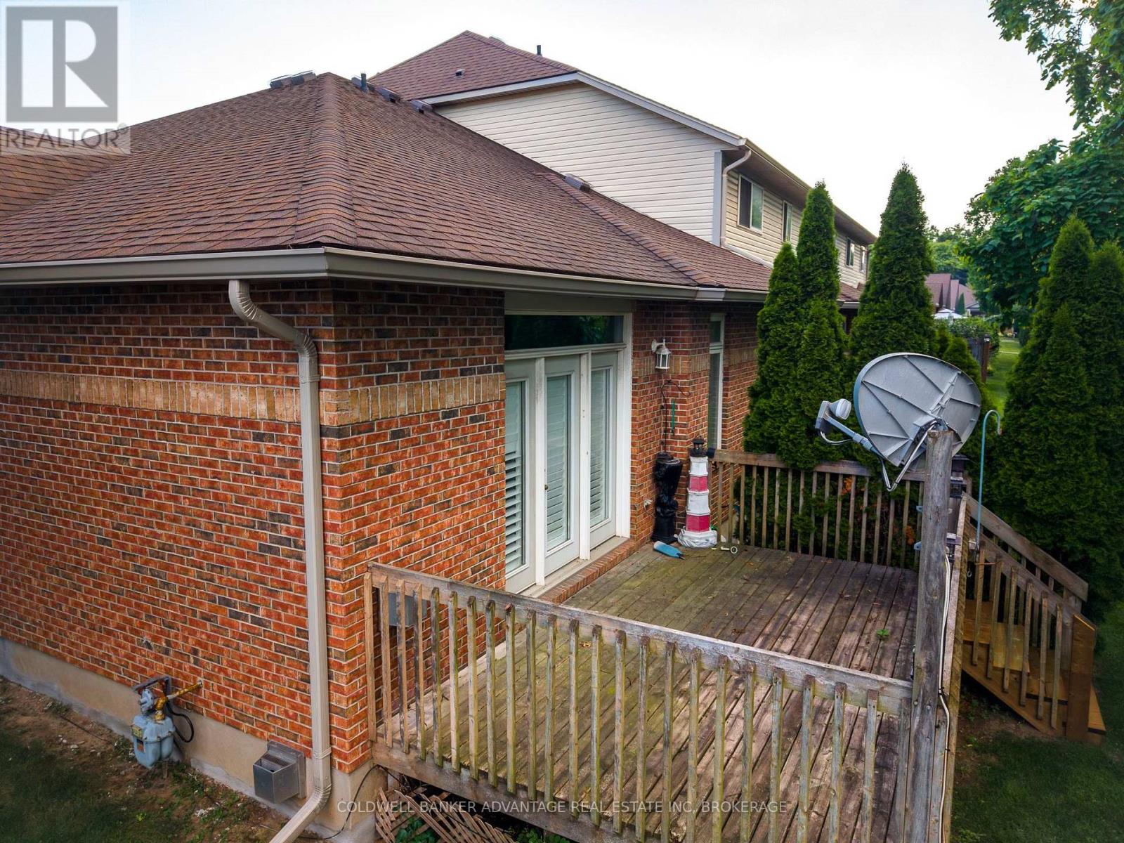 #1 5595 DRUMMOND ROAD - 21