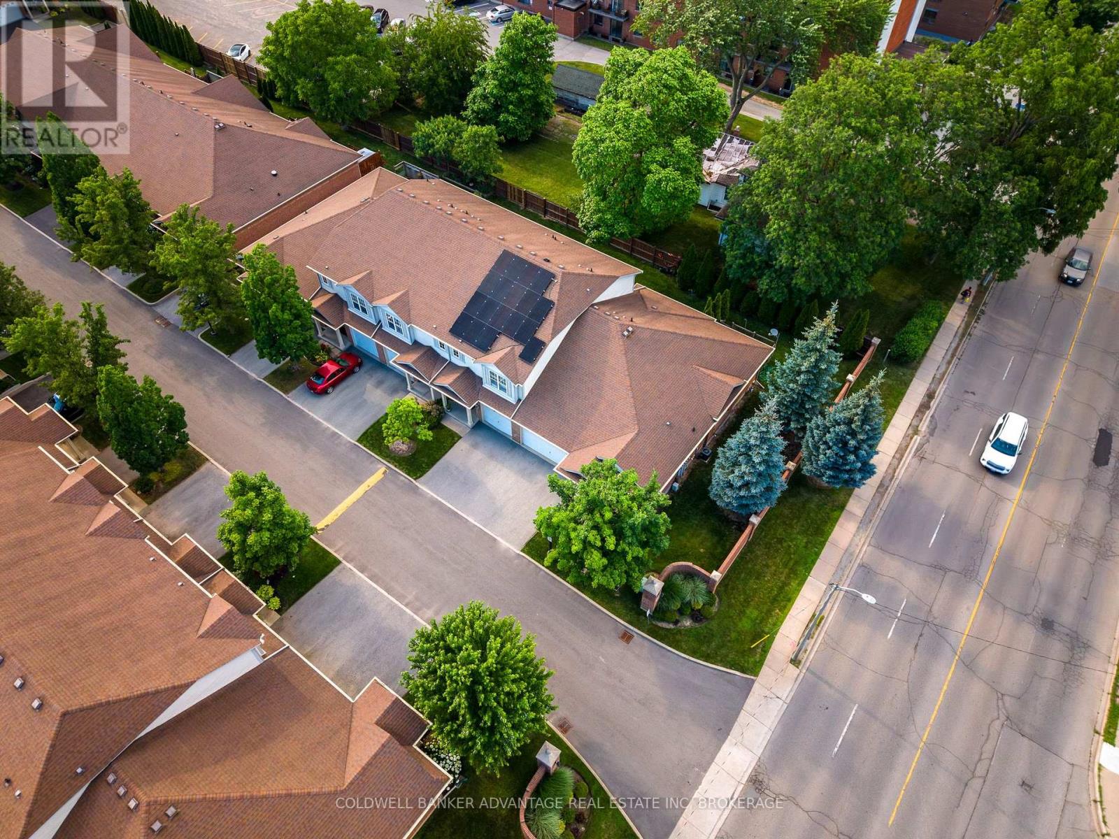 #1 5595 DRUMMOND ROAD - 22